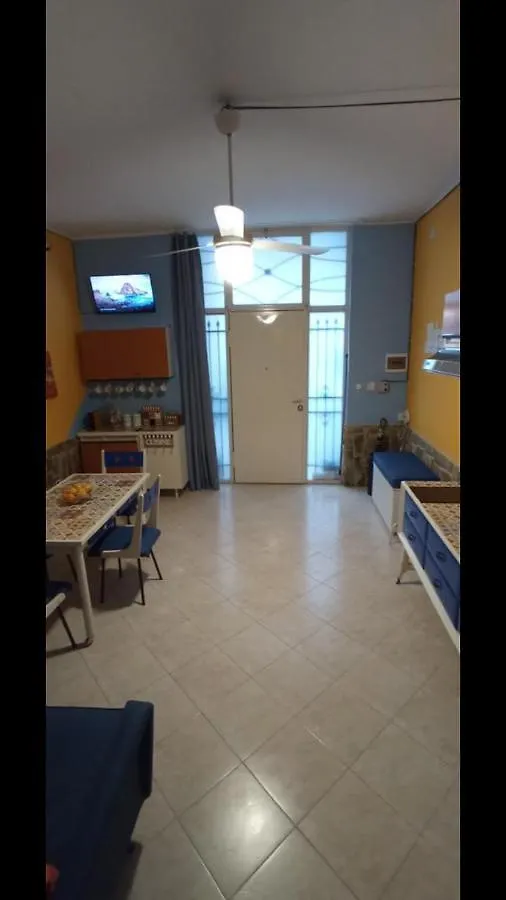 Appartamento Vintage House Aeroporto di Catania Fontana Rossa 0*,  Italia